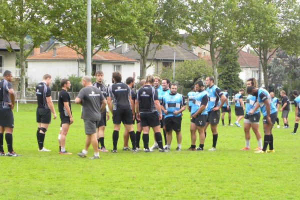 les joueurs du CA Brive se préparent avant la réception de Castres samedi