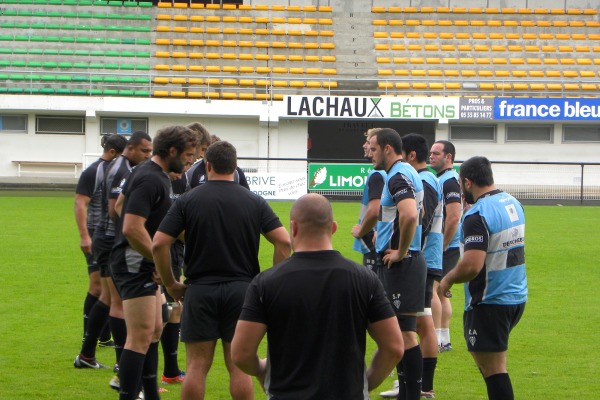 les avants du CA Brive se préparent avant la réception de Castres