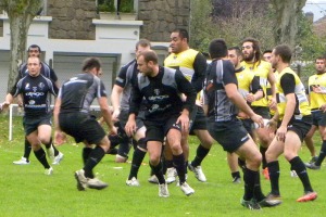 Les joueurs répètent leurs lancements de jeu en attaque avant le déplacement à Clermont samedi