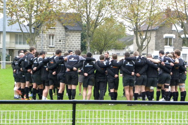 Les joueurs du CA Brive se préparent sereinement avant le match contre le Biarritz Olympique