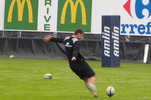 Le buteur du CA Brive Gaëtan Germain s'entraine dans les tirs au but avant la réception de Toulouse samedi