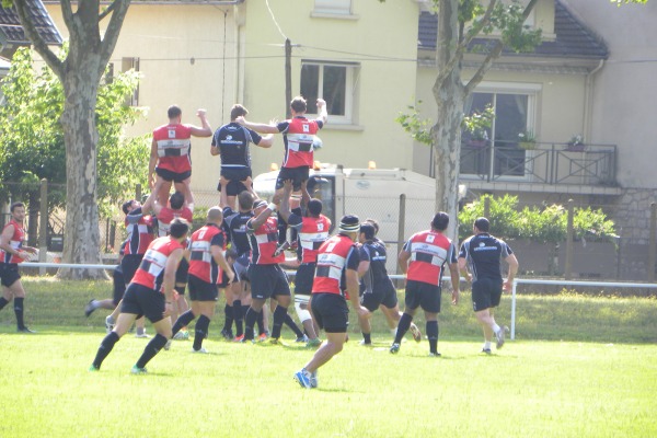 les joueurs du CAB s'entrainent à la touche