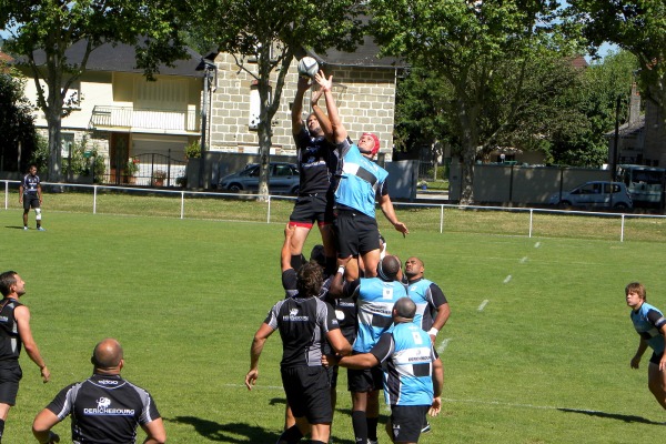Il y a du duel sur la touche du CA Brive pendant l'entrainement