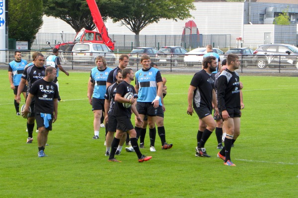 Les joueurs du CA Brive se préparent avant leur match contre Bayonne
