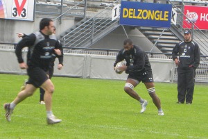 Le troisième ligne fidjien du CA Brive Dominiko Waqaniburotu s'apprête à charger