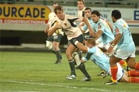 Julien Le Devedec avec Toulouse qui tente de percer contre Perpignan. Interview de Julien pour le site allezbriverugby.com