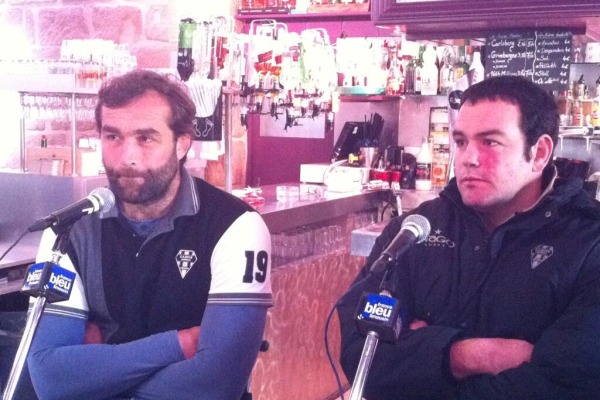 Les joueurs du CA Brive Arnaud Méla et Pat Barnard participent à l'émission Bleu Blanc Noir sur France Bleu Limousin