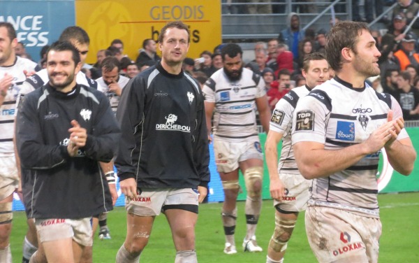 Les joueurs du CA Brive effectuent un tour d'honneur pour remercier leur fidèle public venu en nombre les encourager contre Toulouse
