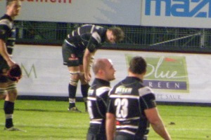 Les joueurs du CA Brive saluent leur public après ce match nul contre le Racing Métro 92