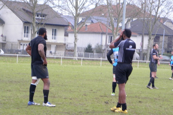 Api Naikatini, nouveau joueur du CA Brive, effectue ses premiers entrainements avec sa nouvelle équipe