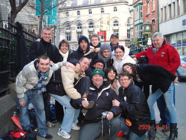 Virginie Laleu aura la tache d'organiser les déplacements des 100% coujou à travers la France et peut etre l'Europe comme sur la photo à Dublin
