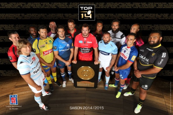 Les capitaines du Top 14 posent avec le bouclier de Brennus avant l'ouverture du championnat