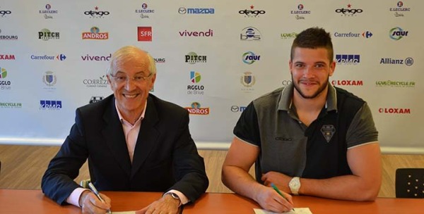 Victor Lebas signe son premier contrat professionel avec le CA Brive