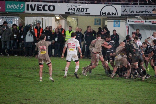 Saïd Hirèche est omniprésent dans le combat et ne déçoit jamais avec le maillot du CA Brive sur les épaules