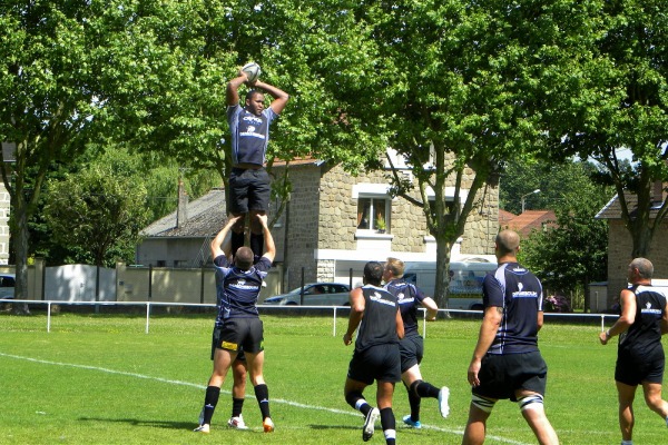 La touche est une composante essentielle du travail d'un deuxième ligne dans le rugby