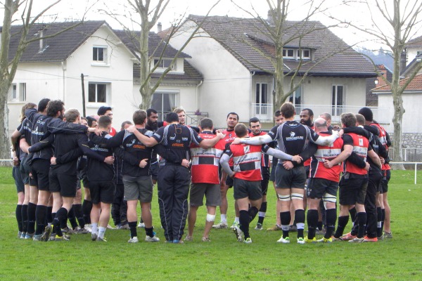 Les joueurs du CA Brive se lancent dans la préparation de leur prochain match contre Grenoble samedi à Brive