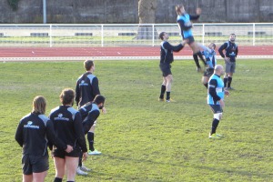 A la fin de l'entrainement, les avants du CA Brive ont travaillé les renvois