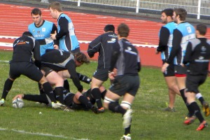 Le CA Brive répète une dernière fois ses lancements de jeu avant son match à Bayonne en Top 14