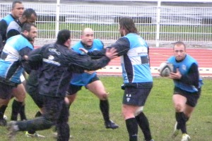 Thomas Sanchou relance l'attaque de son équipe pendant l'entrainement du jour