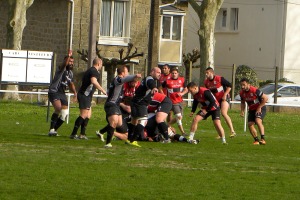Les joueurs de Brive se mettent en conditions de match durant cette opposition
