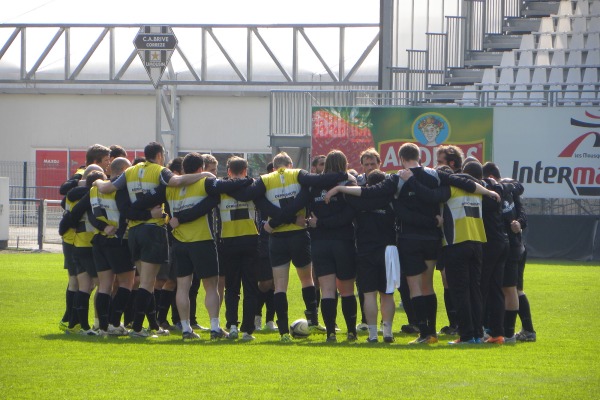 Les joueurs du CA Brive se préparent pour le derby du Massif Central contre l'ASM Clermont