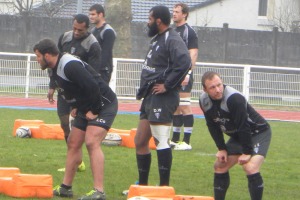 Les joueurs du CA Brive effectuent un atelier spécifique à l'entrainement