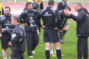 Les entraineurs Didier Casadéï et Philippe Carbonneau donnent de la voix pendant la séance d'entrainement du CA Brive