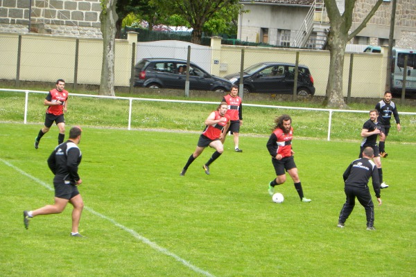 Pendant cette semaine de récupération, le CA Brive s'essaie au football