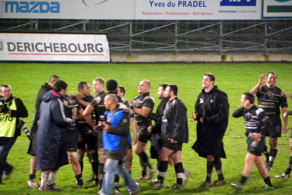 Les joueurs du CA Brive peuvent être fiers de leur performance collective lors de la victoire contre le Stade Français