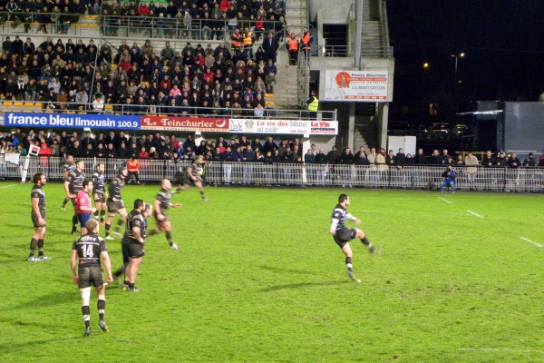 Gaëtan Germain, le buteur du CA Brive, permet à son équipe d'égaliser juste avant de rentrer aux vestiaires
