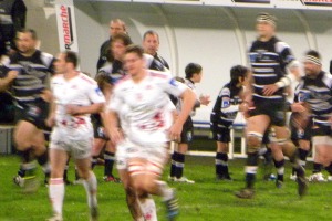 Les joueurs du CA Brive et du Stade Français font leur entrée sur la pelouse d'Amédée-Domenech à Brive