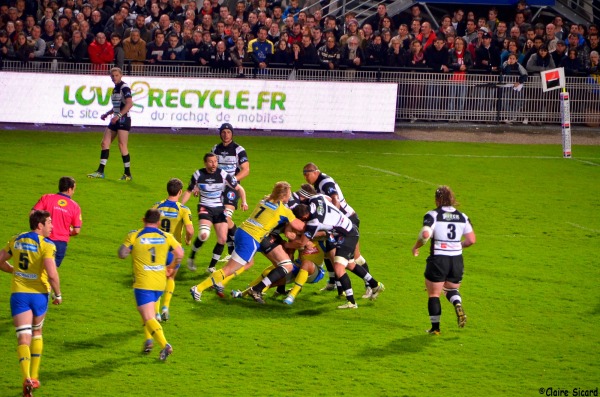 Face à l'attaque clermontoise, les brivistes ont dû s'armer de courage et d'abnégation pour résister jusqu'au bout