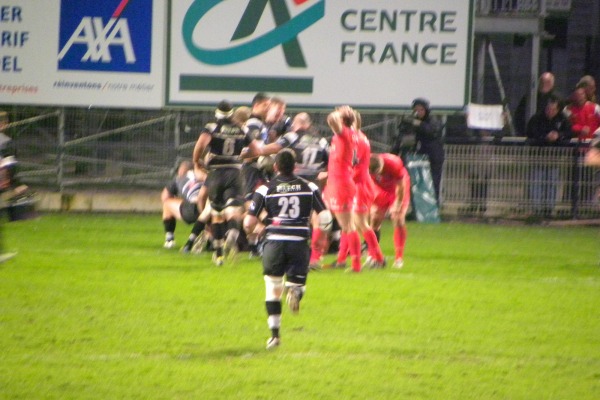 Arnaud Méla inscrit le deuxième essai du CA Brive face à Grenoble