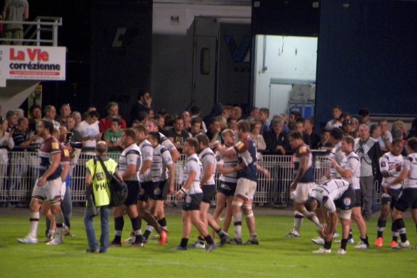 Brivistes et bordelais peuvent se saluer à la fin de la rencontre qui a vu Brive s'imposer