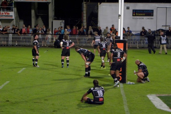 Les joueurs du CA Brive sont sonnés après la lourde défaite concédée contre le RC Toulon