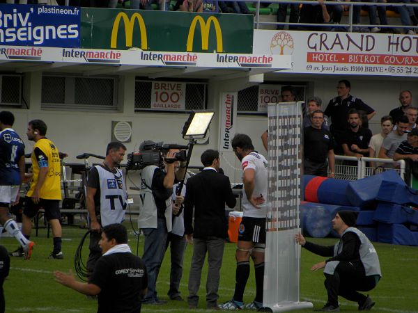 Le capitaine du CA Brive, Arnaud Méla, répond aux question de Jérome Fillol pour Canal + Sport