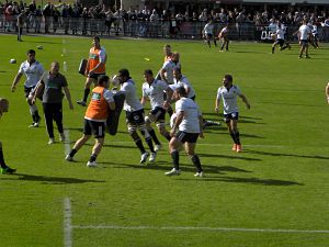 Les joueurs du CA Brive sont à l'échauffement avant la rencontre de la cinquième journée de Top 14 face au RC Toulon