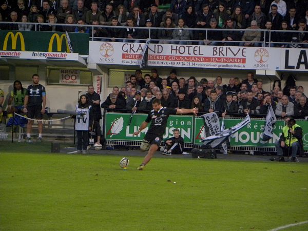 Malgré une béquille à la cuisse, le buteur du CA Brive, Gaëtan Germain, a réalisé une grosse performance contre l'ASM Clermont