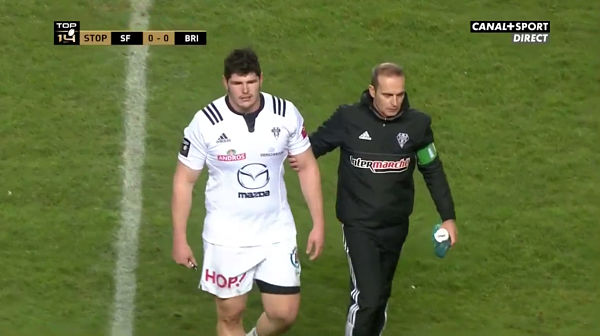Touché à une épaule, le pilier du CA Brive Damien Lavergne doit céder sa place dès les premières minutes contre le Stade Français