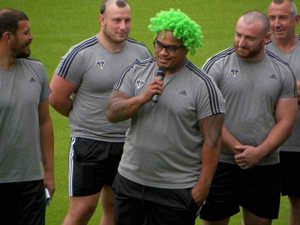 Patrick Toetu se présente à son nouveau public lors de la présentation de l'effectif du CA Brive pour la saison 2016/2017