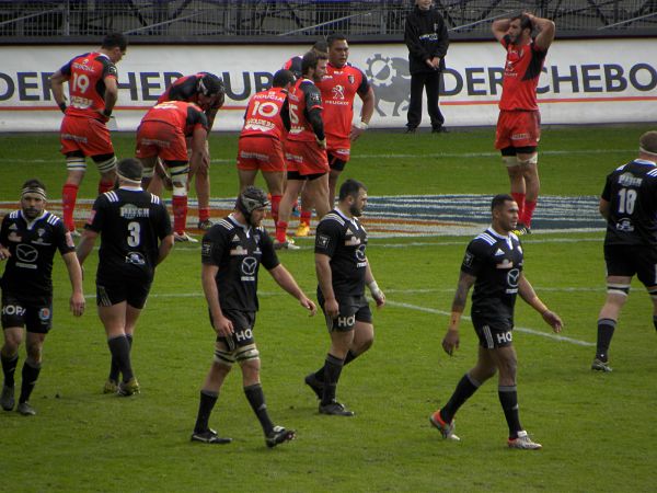 Les joueurs du CA Brive se replacent après l'essai de leur coéquipier Sevanaia Galala face à Toulouse