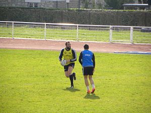 Arnaud Méla dans une séance de rugby à toucher avant de se préparer pleinement pour Grenoble