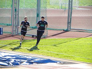 Le demi de mêlée du CA Brive Teddy Iribaren travaille sa remise en forme après une blessure à la cuisse
