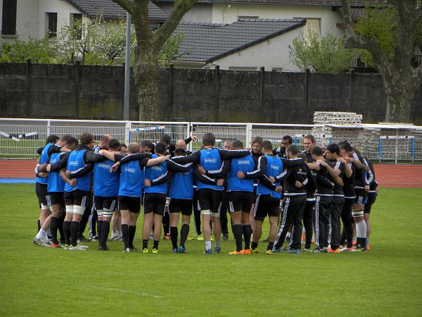 Les joueurs du CA Brive se préparent pour leur prochain match de Top 14 qui aura lieu à Agen
