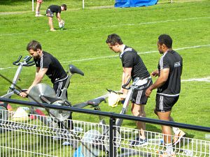 Jean-Baptiste Péjoine, Matthieu Ugalde et Benito Masilevu ont travaillé à part durant l'entrainement du CA Brive avant la réception d'Oyonnax en Top 14