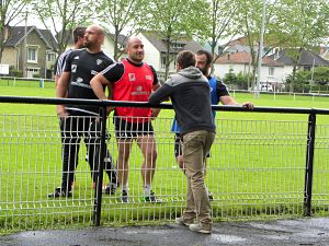 Les joueurs du CA Brive Guillaume Ribes, François Da Ros, Benjamin Petre et Lucas Pointud prennent des nouvelles de leur coéquipier blessé Teddy Iribaren