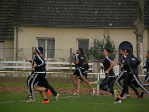 Après une semaine de repos, les joueurs du CA Brive ont droit à une petite séance de physique pour terminer l'entrainement du jour, à quelques jours d'un déplacement en Top 14 au Stade Toulousain
