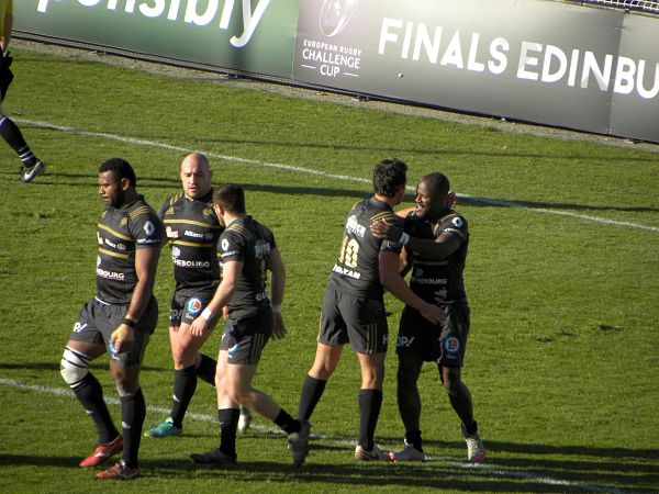 L'ailier du CA Brive Takudzwa Ngwenya inscrit le 2e essai de son équipe face à Newport lors de la sixième journée de Challenge Cup