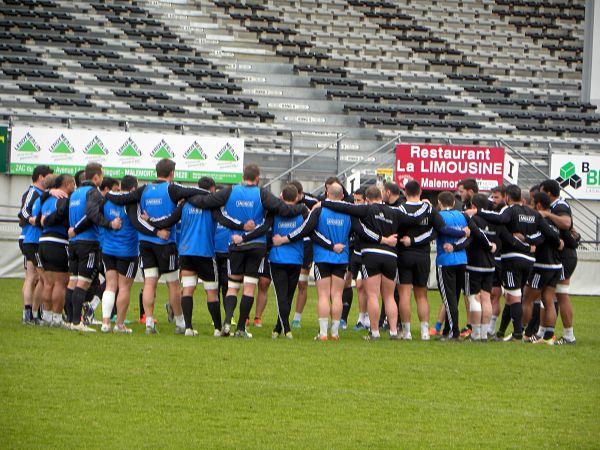 Les joueurs du CA Brive se préparent pour le déplacement au Racing 92 au stade Yves du Manoir de Colombes