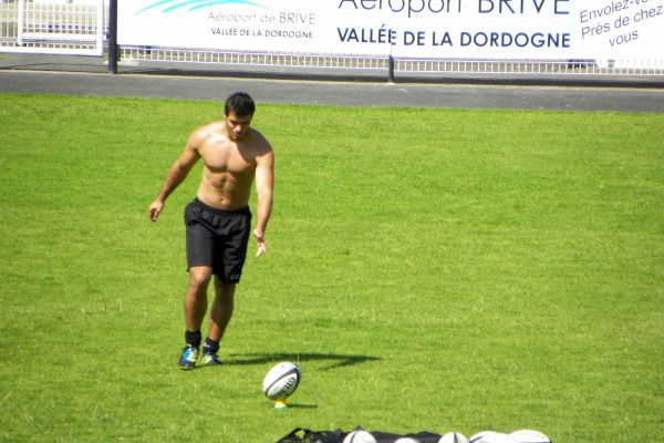gaetan germain le nouvel arrière du CAB en train de s'entrainer